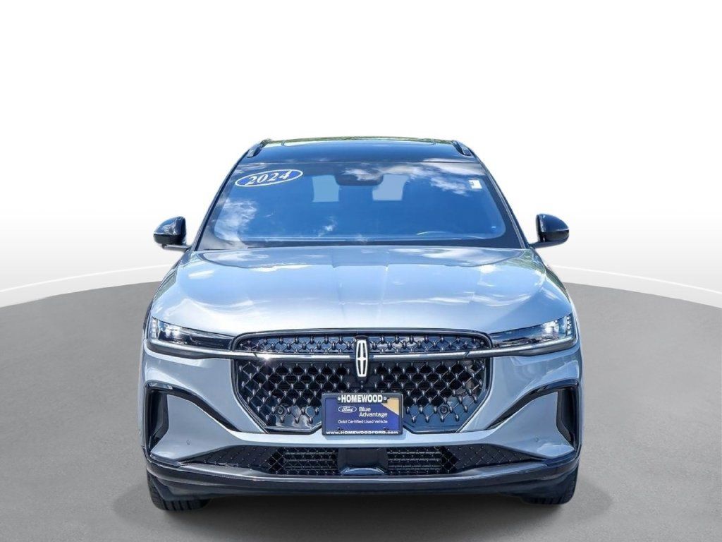 Used 2024 Lincoln Nautilus Reserve w/ Equipment Group 202A AWD/4WD image 2