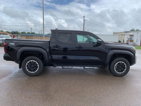 Used 2024 Toyota Tacoma TRD Off-Road AWD/4WD image 9