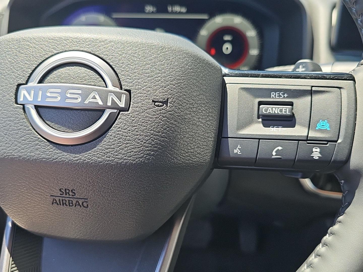 Used 2025 Nissan Rogue SL AWD/4WD image 19