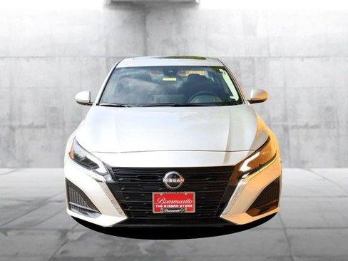 Used 2025 Nissan Altima 2.5 SV w/ SV Special Edition Package AWD/4WD image 4