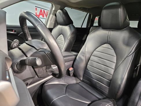 Used 2023 Toyota Highlander XLE AWD/4WD image 24