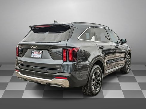 Used 2024 Kia Sorento S image 6