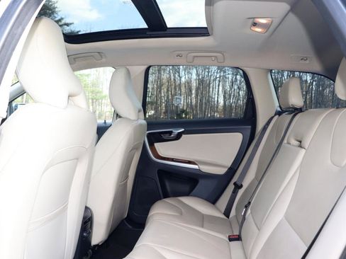 Used 2017 Volvo XC60 T5 Inscription w/ Preferred Option Package image 30