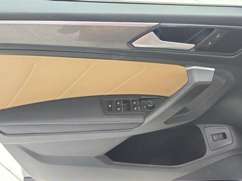 Used 2022 Volkswagen Tiguan SE R-Line image 26