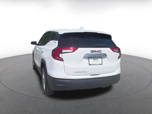 Used 2024 GMC Terrain SLE FWD image 11