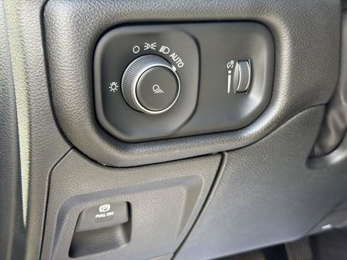Used 2025 RAM 1500 Tradesman AWD/4WD image 13
