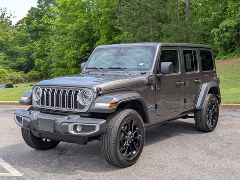 Used 2025 Jeep Wrangler Unlimited Sahara w/ Safety Group AWD/4WD image 5