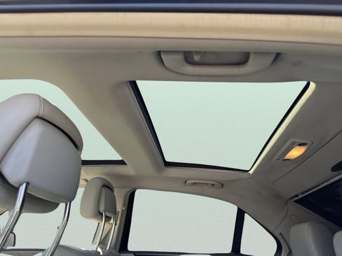 Used 2014 Mercedes-Benz E 350 Sedan image 25