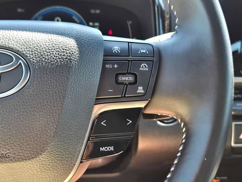 Certified 2025 Toyota Camry SE FWD image 33