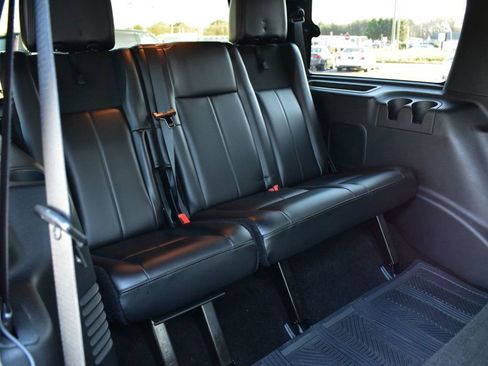 Used 2015 Ford Expedition Platinum image 29