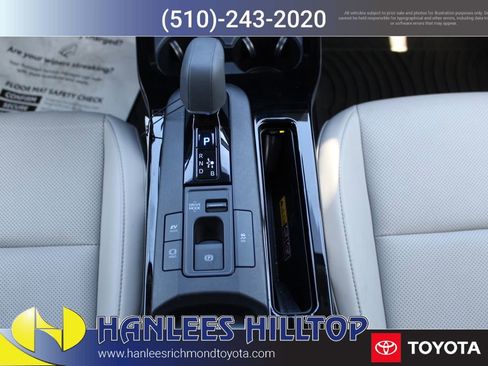 Used 2024 Toyota Prius XLE image 18