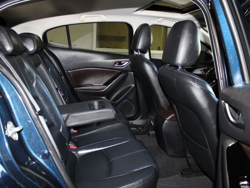 Used 2018 MAZDA MAZDA3 Touring image 21