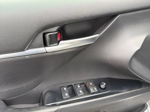 Used 2019 Toyota Camry LE FWD image 22