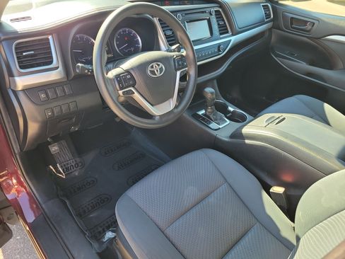 Used 2019 Toyota Highlander LE image 21