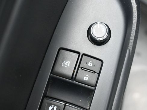 Used 2015 Toyota Highlander XLE image 12