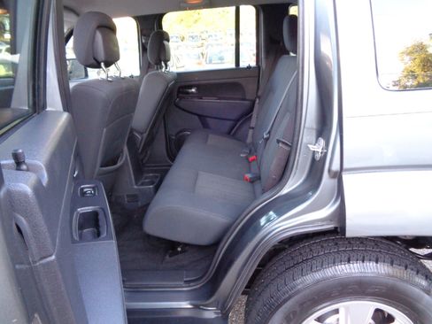 Used 2012 Jeep Liberty Sport image 14