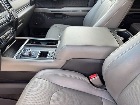Used 2020 Ford Expedition Limited RWD image 15