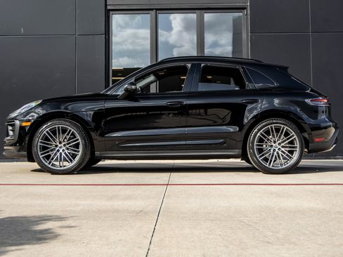 New 2026 Porsche Macan image 2