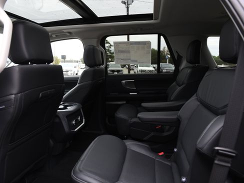 New 2025 Ford Expedition Platinum w/ Driver's Package image 44