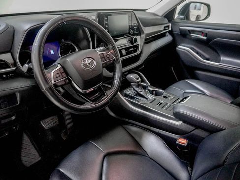 Used 2021 Toyota Highlander XLE image 21