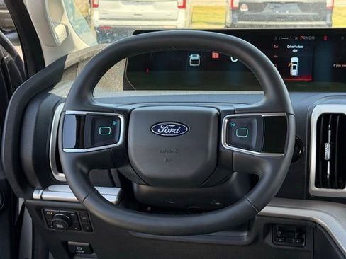 Used 2025 Ford Expedition Max Active AWD/4WD image 8