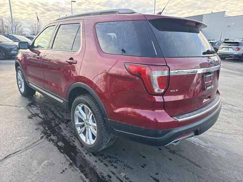 Used 2018 Ford Explorer XLT w/ Equipment Group 202A image 4