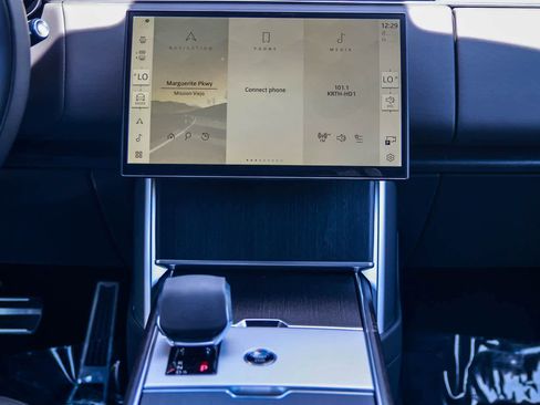New 2026 Land Rover Range Rover SE AWD/4WD image 13