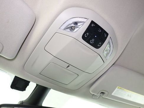 Used 2023 Chrysler Pacifica Touring-L image 27