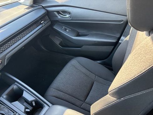 Used 2025 Honda Accord SE image 15