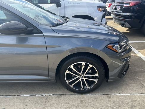 Used 2025 Volkswagen Jetta Sport image 2