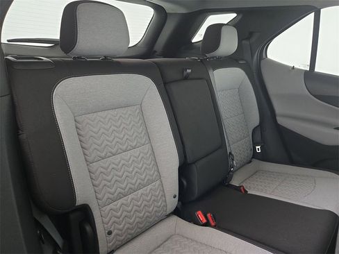 Used 2022 Chevrolet Equinox LS w/ LS Convenience Package image 32