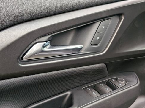 New 2026 Chevrolet Equinox EV LT image 8