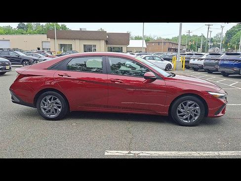 Certified 2024 Hyundai Elantra Blue FWD image 9