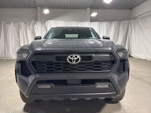 Used 2024 Toyota Tacoma TRD Off-Road image 2