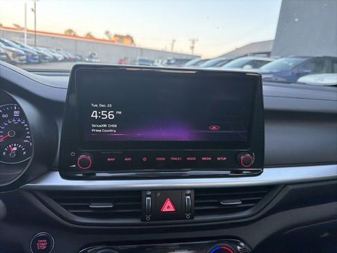 Used 2023 Kia Forte GT-Line w/ GT-Line Premium Package image 9