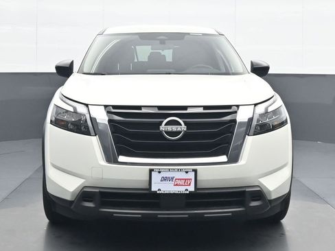 Used 2024 Nissan Pathfinder S image 1