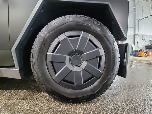 Used 2024 Tesla Cybertruck AWD Crew Cab image 15