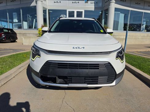 Used 2023 Kia Niro EX FWD image 2