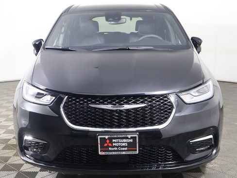 Used 2025 Chrysler Pacifica Select image 20