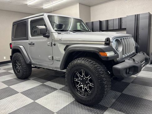 Used 2018 Jeep Wrangler Sport AWD/4WD image 4
