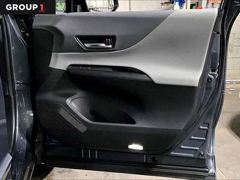 Certified 2021 Toyota Venza LE image 22