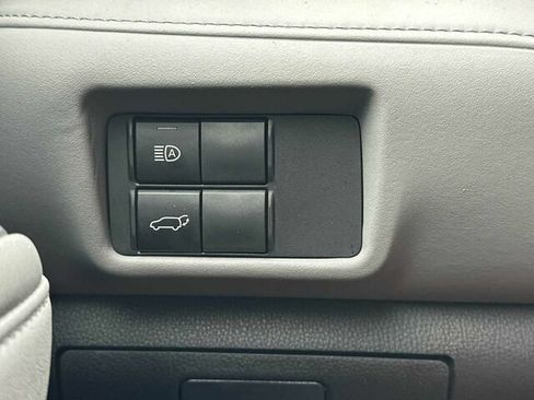 Used 2023 Toyota Highlander XLE AWD/4WD image 32