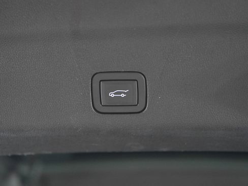 Used 2024 GMC Yukon SLT w/ SLT Luxury Package AWD/4WD image 18