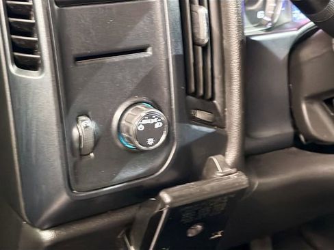 Used 2019 Chevrolet Silverado 1500 Custom w/ Custom Convenience Package image 11