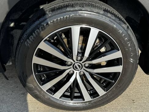 Used 2024 Nissan Pathfinder Platinum FWD image 7