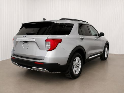 Used 2023 Ford Explorer XLT w/ Equipment Group 202A RWD image 4