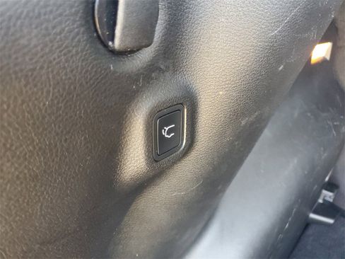 Used 2017 Jeep Compass Latitude w/ Popular Equipment Group image 10