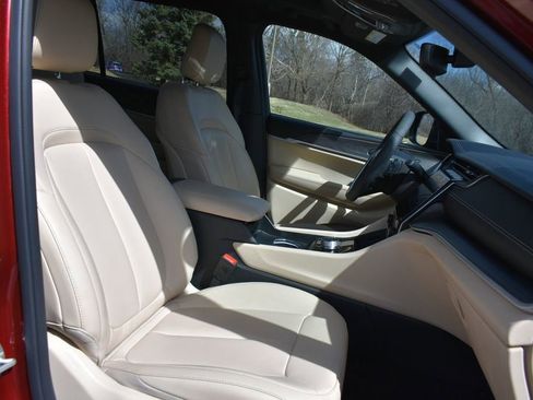 Used 2024 Jeep Grand Cherokee L Limited image 34