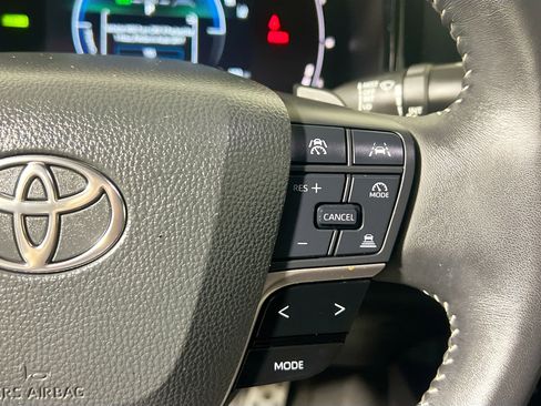 Used 2025 Toyota Camry SE w/ Convenience Package FWD image 19