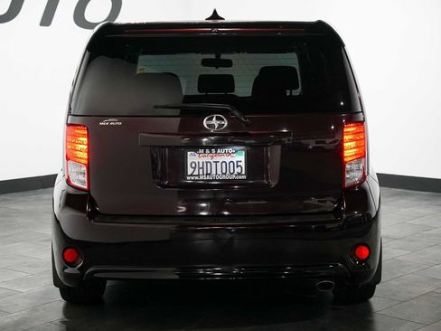 Used 2015 Scion xB FWD image 5